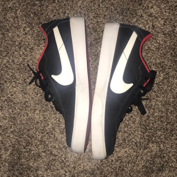 Nike’s - Picture 3 of 7